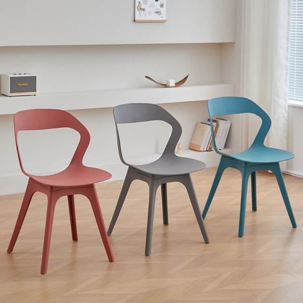 Small Space PP Outdoor Dining Chair for Urban Café Patios