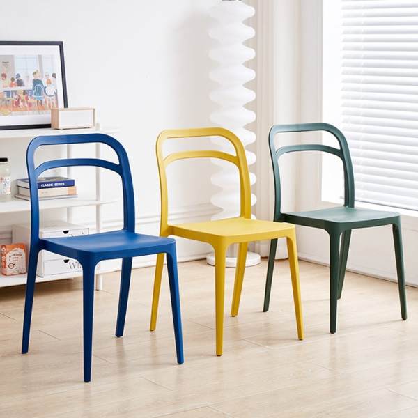Compact Stackable PP Outdoor Dining Chair for Urban Restaurant Patios