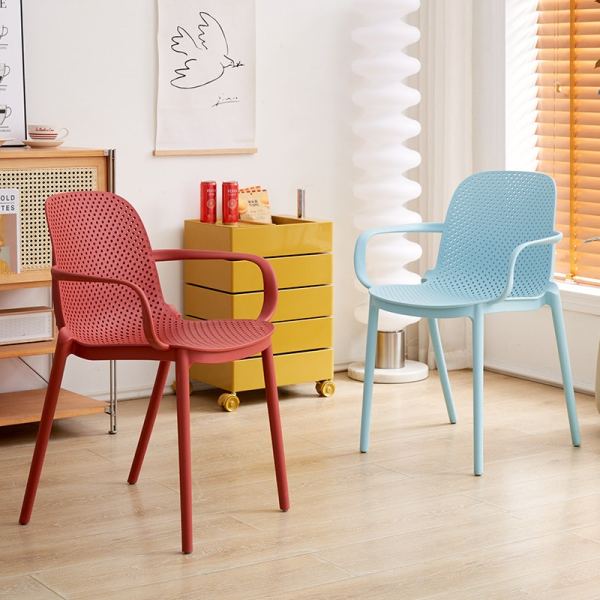 Easy-to-Clean PP Outdoor Dining Chair for Fast-Casual Restaurants