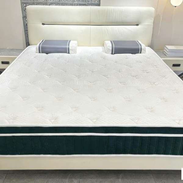 Upholstered Bed with Easy Clean Fabric - China Hotel Furniture, MOQ 5
